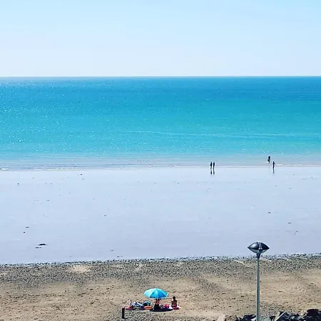 Agon-coutainville, Bord De וילה